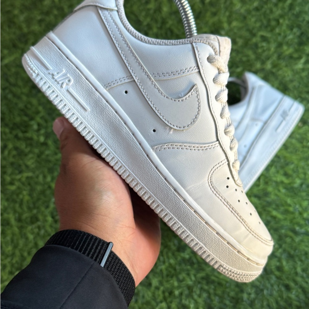 Nike White Women's Low-Top Athletic Sneakers